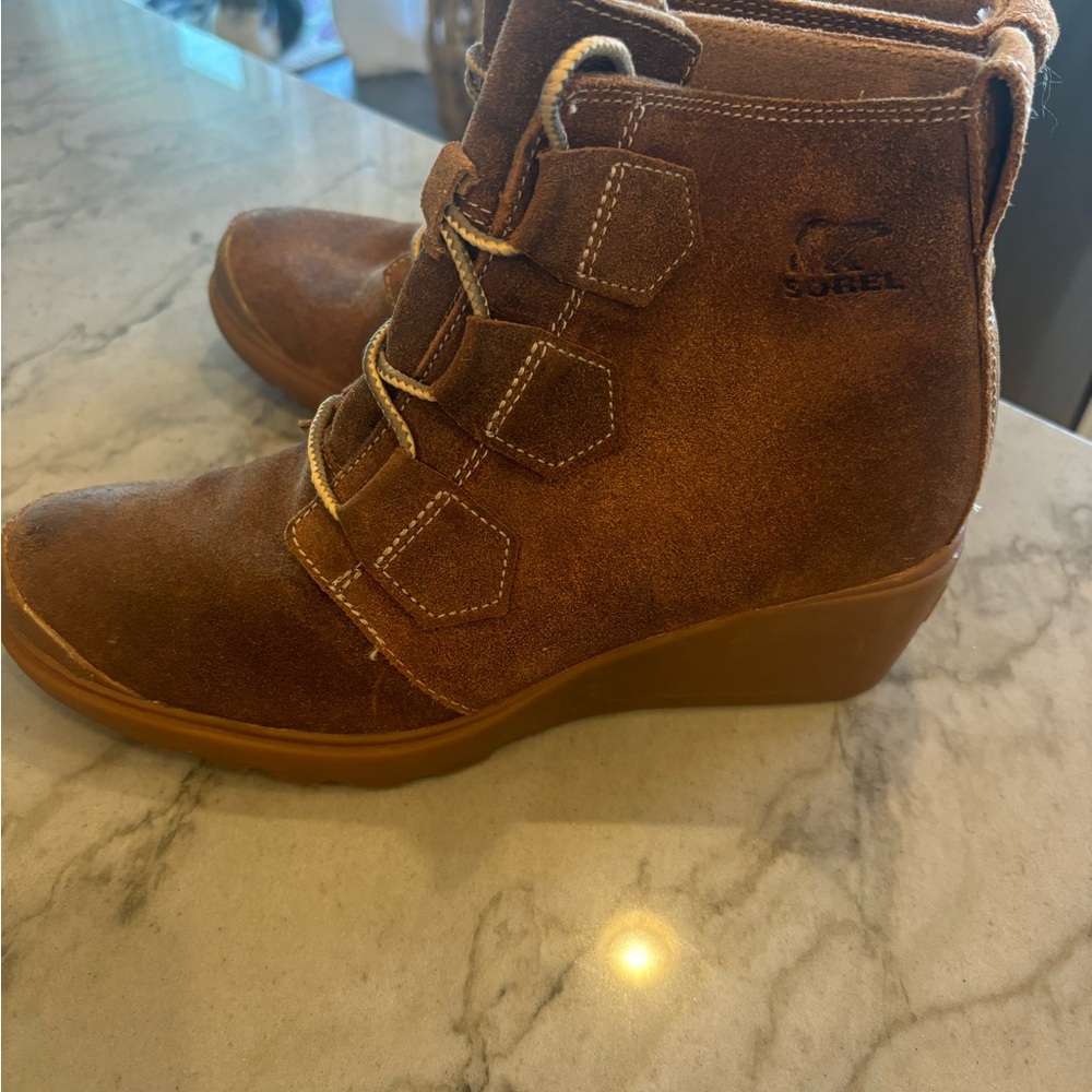 Sorel Women's Toronto wedgeTan Lace Up Boots